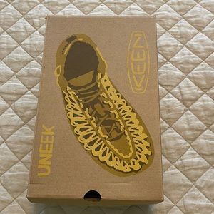 Ladies KEEN Uneek sandals.  Slightly worn but in great condition.